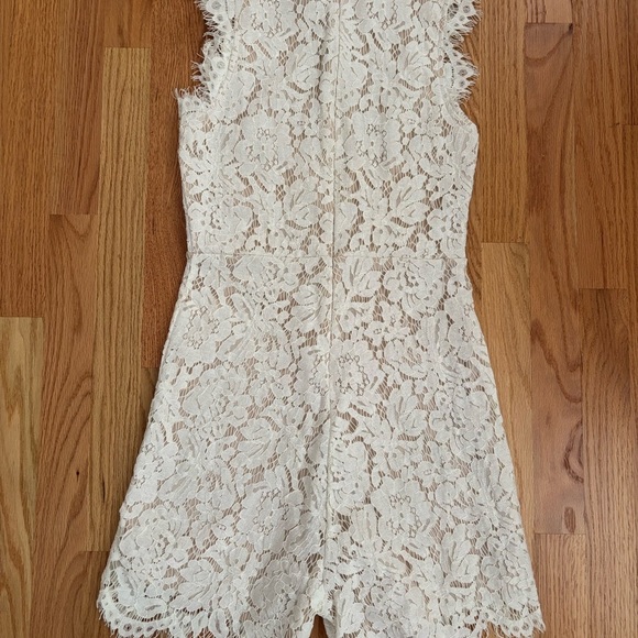 Ivory lace fitted sleeveless romper - perfect for any bridal event! Worn once! - Picture 2 of 4